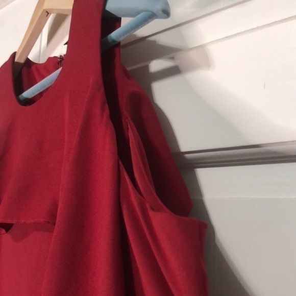 Saks Fifth Avenue Women’s Cold Shoulder Mini Dress Red Burgundy Size Small - Picture 4 of 7